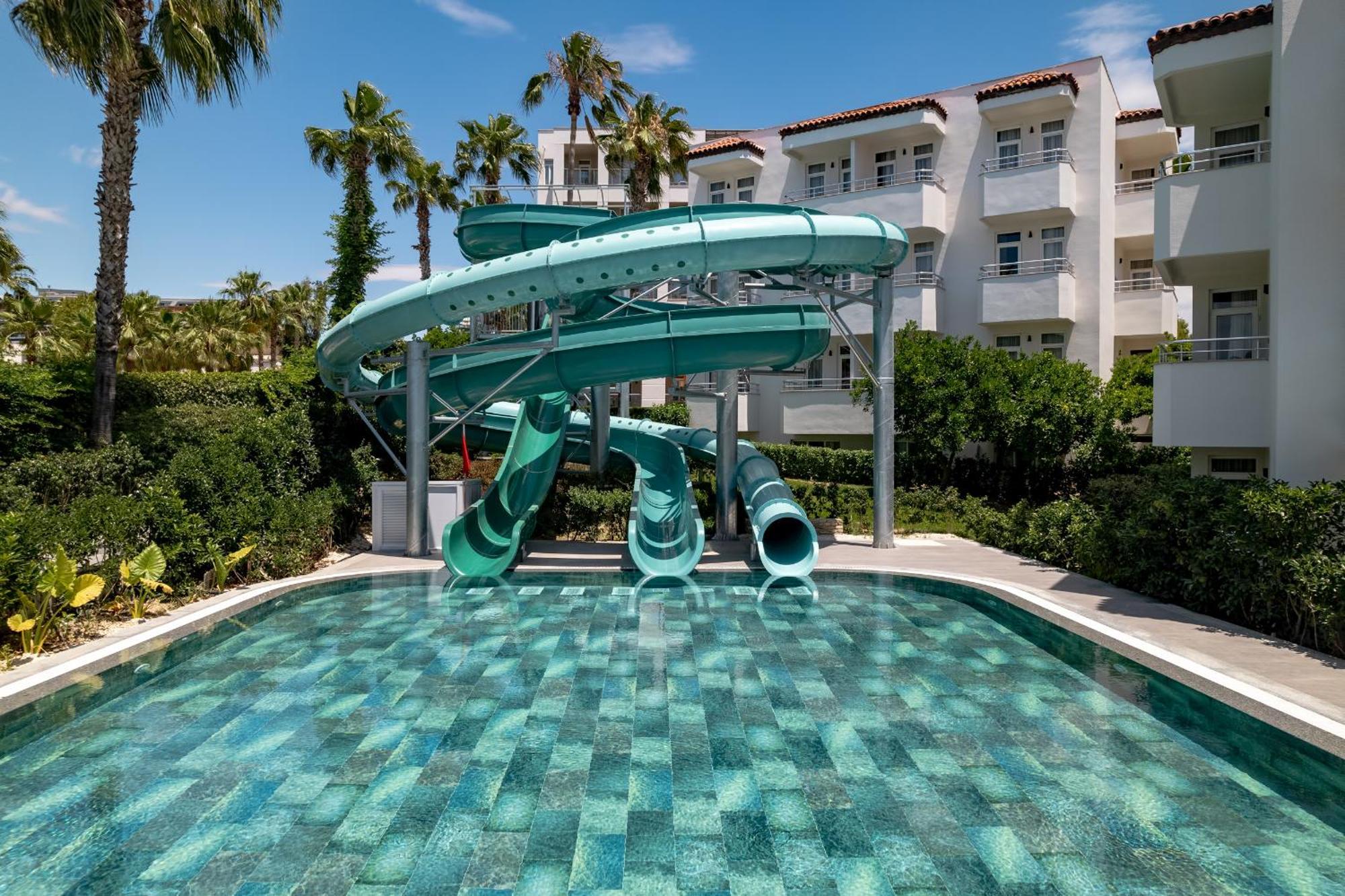 Trendy Palm Hotel Side