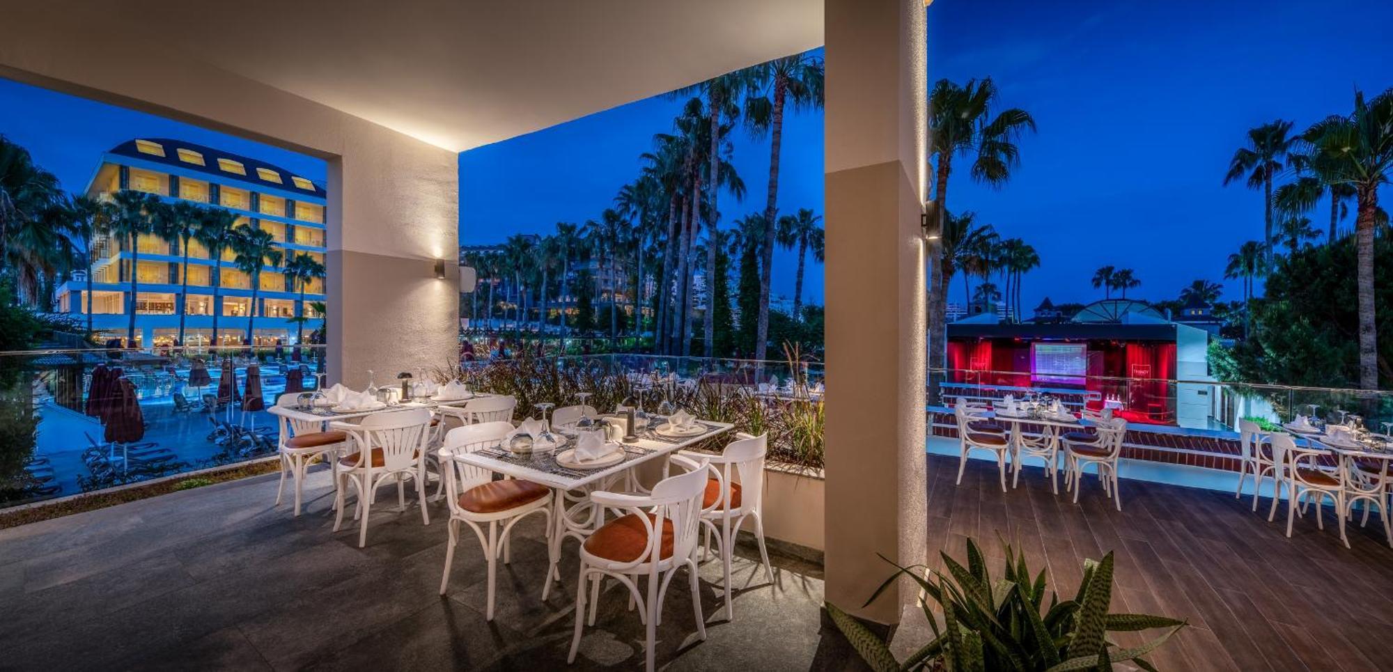 Trendy Palm Hotel Side